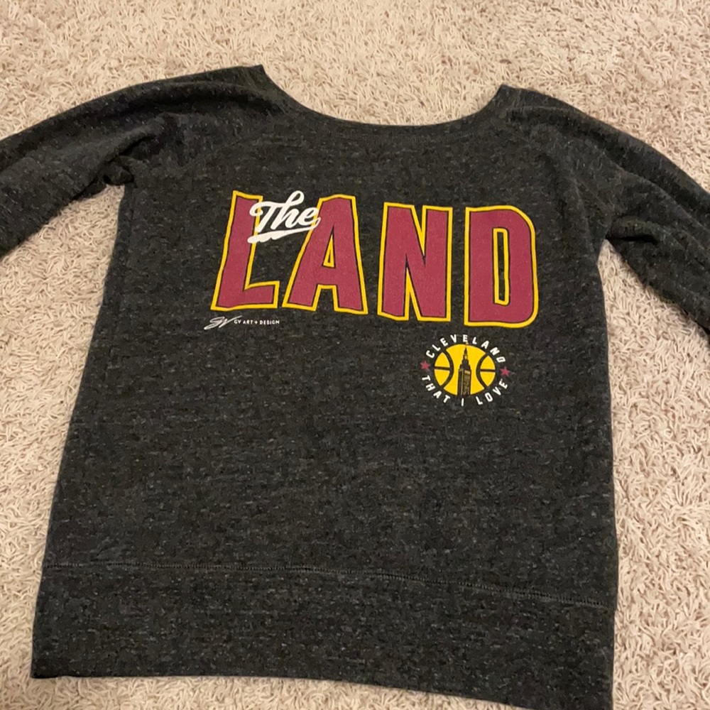 GV art Medium dark gray Cleveland crew neck